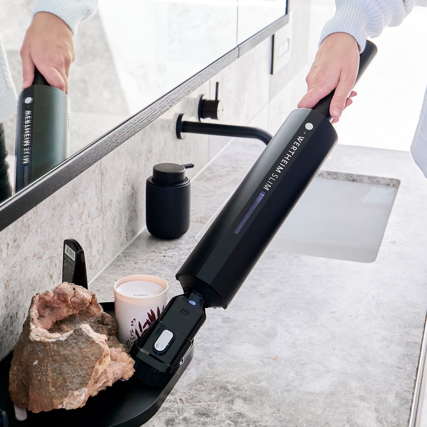 Wertheim Slim Stick Vacuum With Empty Station